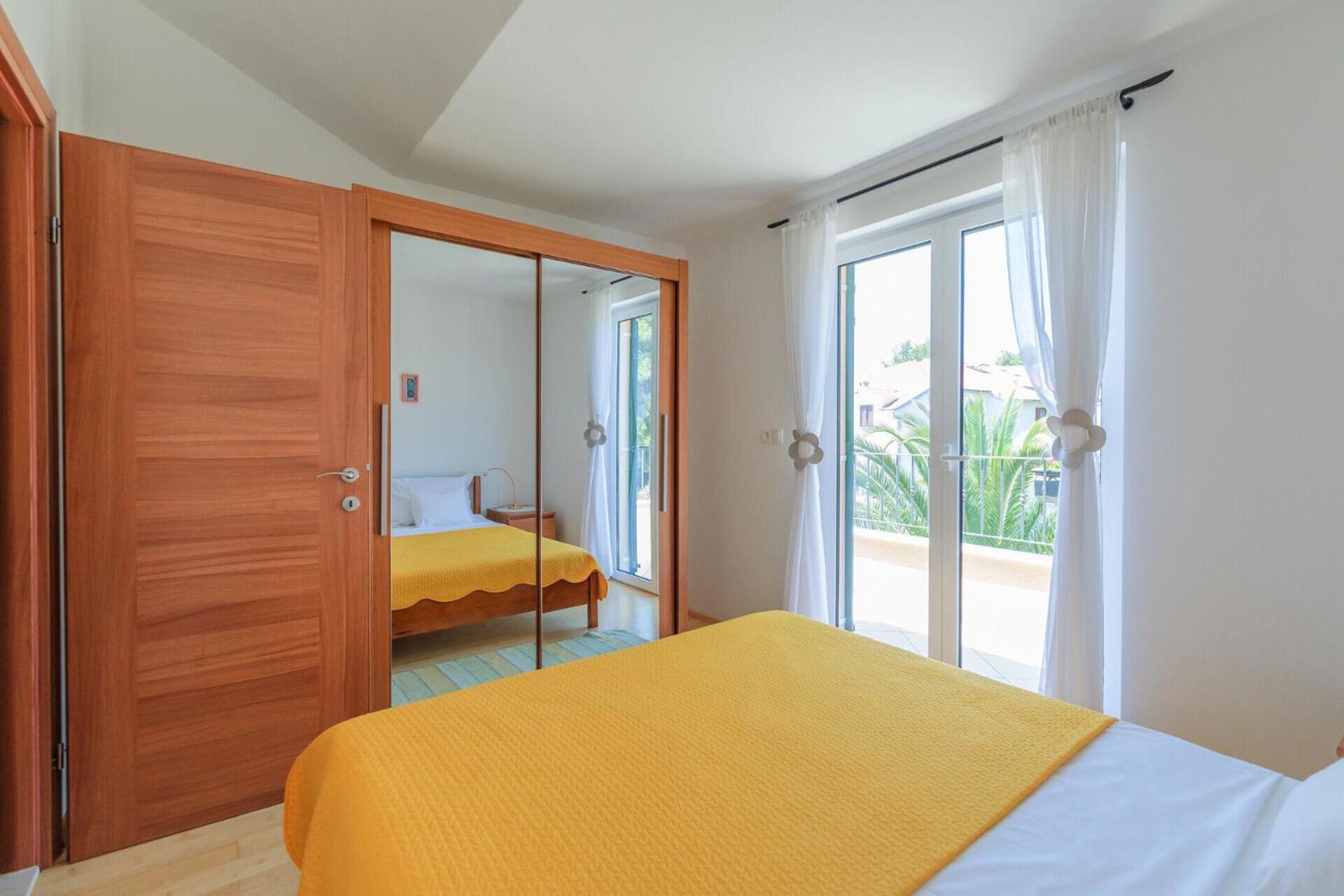 Apartments Seric ヴルボスカ エクステリア 写真